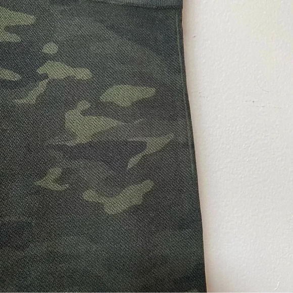 Spanx Look At Me Now Seamless Green Camo Leggings XS Tummy Control Activewear - Picture 6 of 10